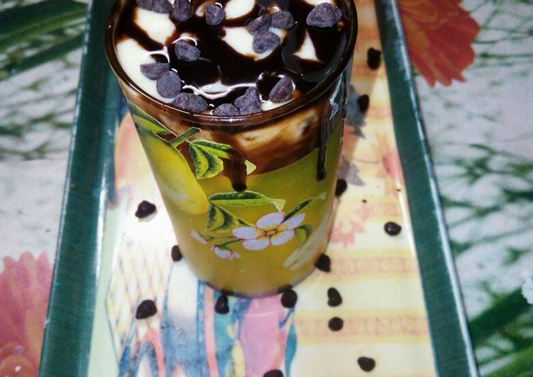 Mango chocolate smoothie