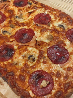 Foto de Pizza Caseira de Chouriço e Cogumelos