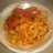 Fideos caseros con tuco y alitas de pollo