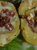 Patate, ripiene con gorgonzola, noci e speck croccante gratinate in forno