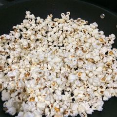 A picture of Popcorn 🍿.