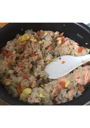 簡易電子鍋鮭魚炊飯 的食譜成品照片