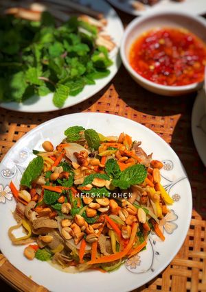 Hình của món Gỏi Lòng Bò Bóp Thấu.