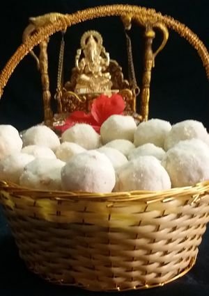 A picture of Rava Laddu.