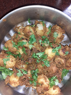 आलू दम मसाला (Aloo dum masala recipe in Hindi) रेसिपी मुख्य फोटो