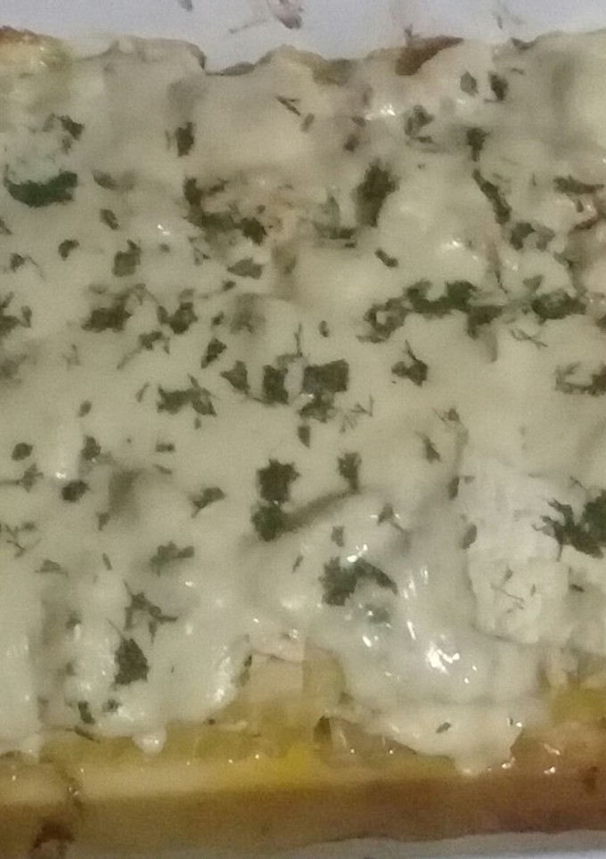 Una foto de Lasaña de pollo en salsa de hierbas