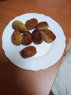 Una foto de Croquetas de bacon y dátiles