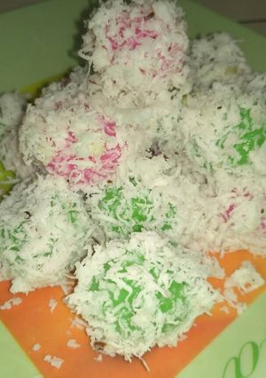 Foto resep Klepon Pelangi no air Kapur Sirih #oLahan Kelapa
