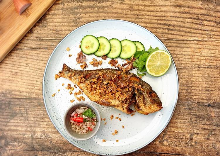 Fried fish with garlic