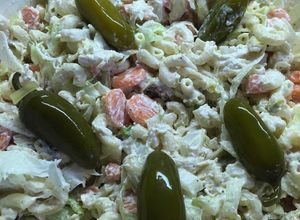 Una foto de Ensalada de coditos con pollo 🍗 y verduras