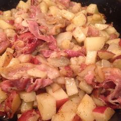 A picture of Fried red potatoes.