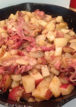 A picture of Fried red potatoes.