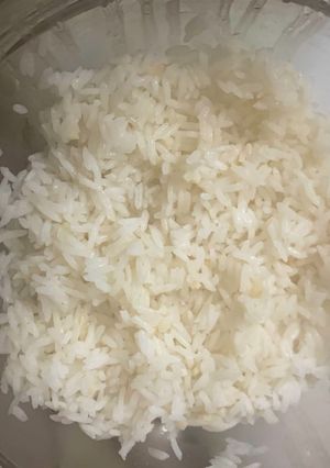 Una foto de Arroz salteado con ajo en microondas