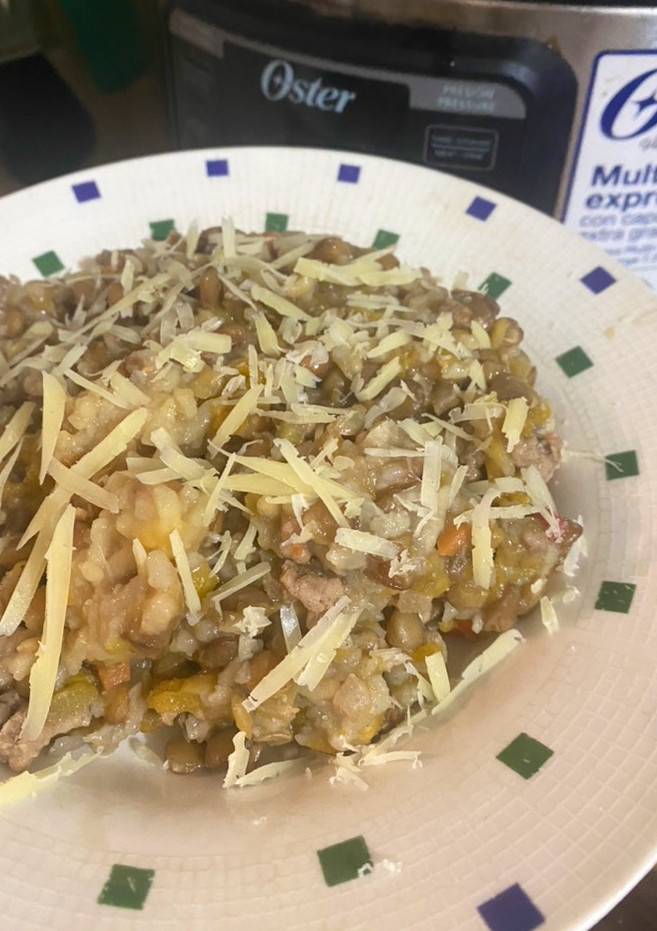 Una foto de Lentejas con carne y arroz en Multi-olla express Oster