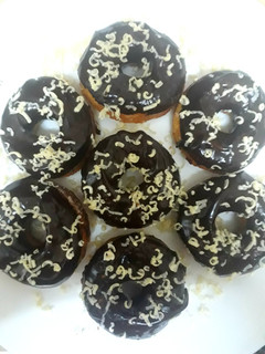 A picture of Yummy eggless doughnuts 😊(easy n quick version).