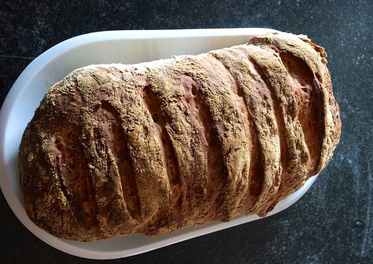 Pane alla curcuma con semi di papavero e maggiorana