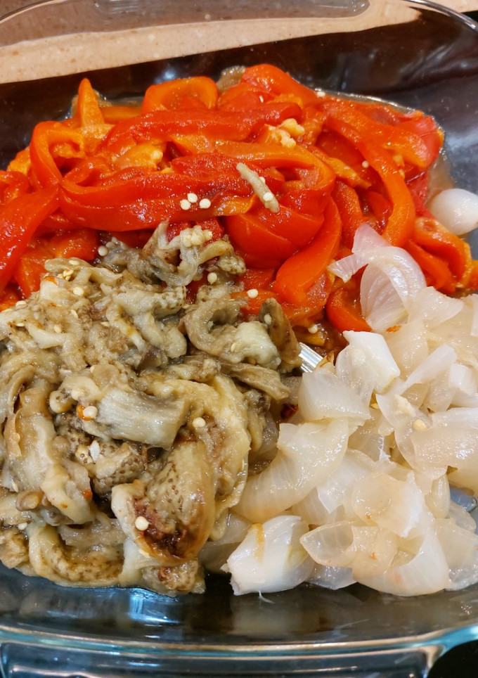 Una foto de Escalibada, ensalada de verduras asadas