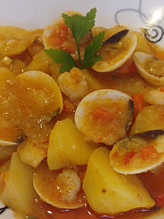 Una foto de Patatas con almejas