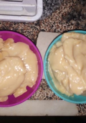 Una foto de Crema con maicena y dulce de leche