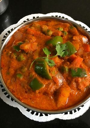 A picture of Mixed Vegetable Kadai Masala Curry.