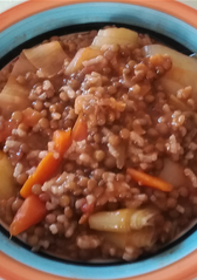 Una foto de Lentejas vegetarianas con arroz