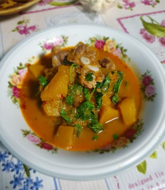 รูปของ แกงฟักทองหมูกระดูกอ่อน (แกงบ่าฟักแก้วถ้าใส่ไก่เมืองจะลำ)