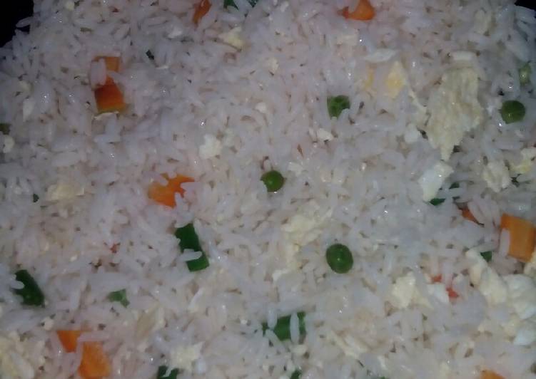 Vegetable and scramble egg rice