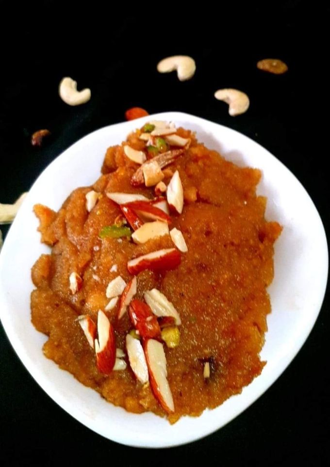 दानेदार मूंग दाल हलवा (Danedar moong dal halwa recipe in hindi) रेसिपी मुख्य फोटो