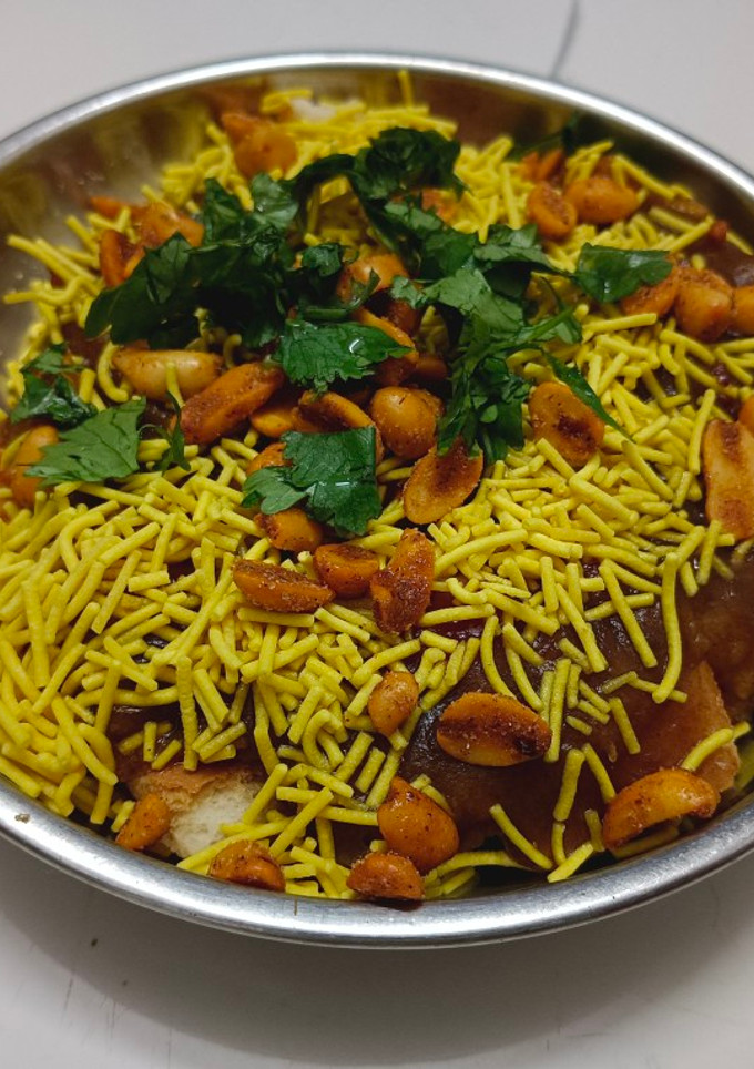 કચ્છી કડક (Kutchi Kadak Recipe In Gujarati) રેસીપી મુખ્ય ફોટો