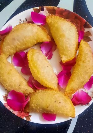 A picture of Mawa gujiya.