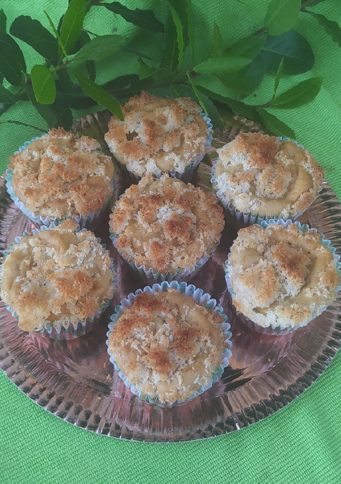 Una foto de Muffins De Avena, Manzana Y Crumble De Coco