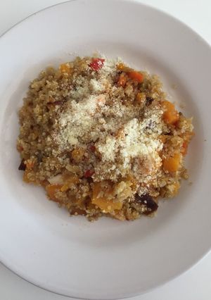 Una foto de Quinoa con verduras