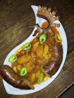 Paprikás krumpli, szalonna, kolbász recept fotója