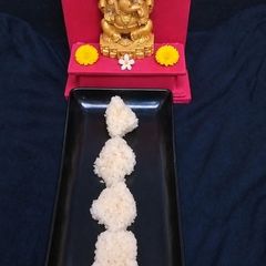 A picture of Coconut Burfi.