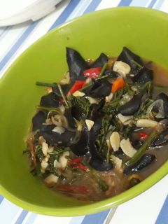 Foto resep Tumis pakis jamur kuping
