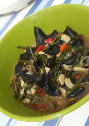 Foto resep Tumis pakis jamur kuping