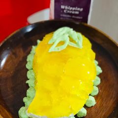 A picture of Mango jelly cake.