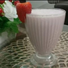 A picture of Strawberry shake.