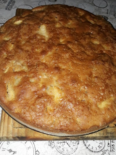 Una foto de Torta baja de manzana y banana 🍌🍎