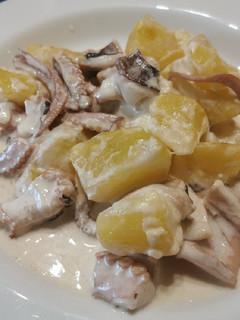 Una foto de Popets amb patates i allioli negat