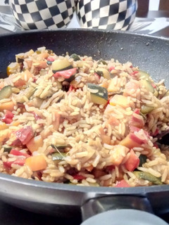 Una foto de Arroz al Wok con Salsa de Soja y PX con Verduritas a la Mantequilla