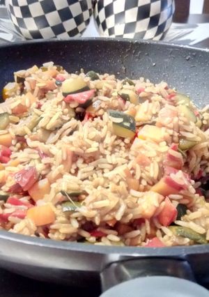 Una foto de Arroz al Wok con Salsa de Soja y PX con Verduritas a la Mantequilla