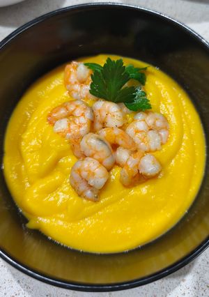 Una foto de Crema de Calabaza con Langostinos Dorados en TM6