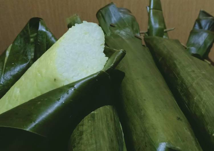 Cara membuat lontong daun pisang yang kenyal