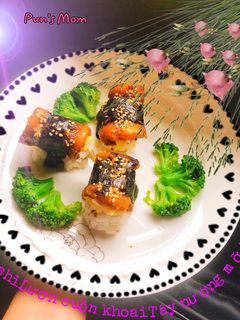 Hình của món Sushi lươn cuộn khoai Tây nướng mỡ hành.