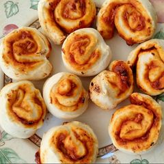 A picture of Sun dried tomato pizza spirals.