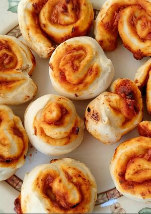A picture of Sun dried tomato pizza spirals.
