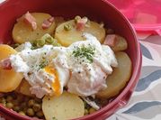 Una foto de patatas en salsa verde
