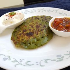 A picture of Hariyali paratha.