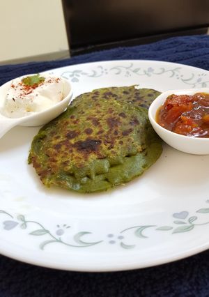 A picture of Hariyali paratha.